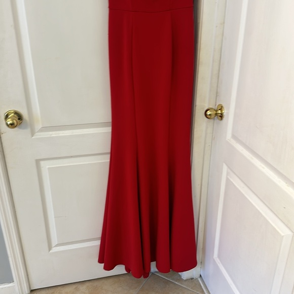 Jackie Kristopher Red Mermaid Gown – Size 1 | Elegant Formal Dress - Picture 3 of 10